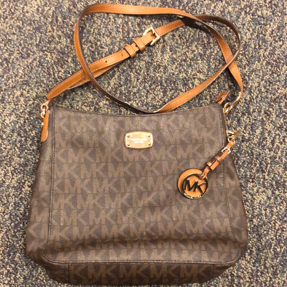 Authentic Signature MK Crossbody🤎